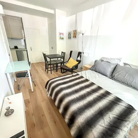 De Charme A 20 M² Internet Inclus Montrouge