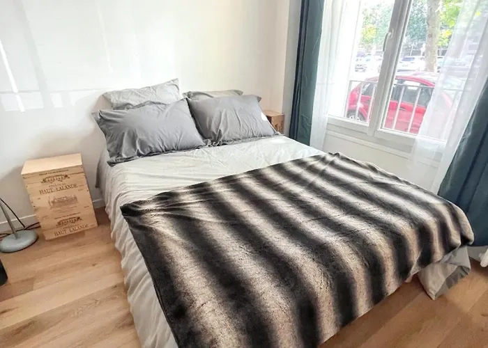 De Charme A - 20 M² - Internet Inclus דירה מונטרוג'